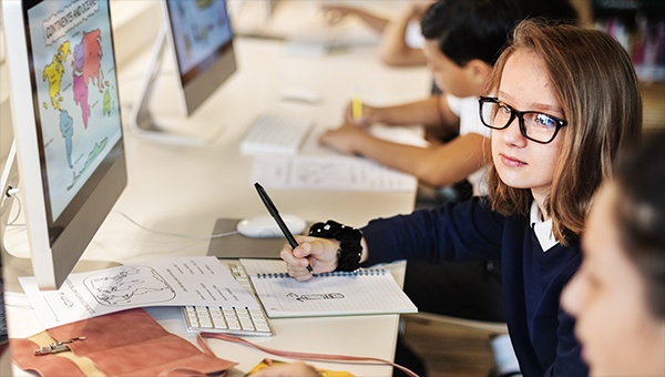 Blog artykuł miniatura Technologie w służbie nauce czyli edukacyjne rozwiązania przyszłości